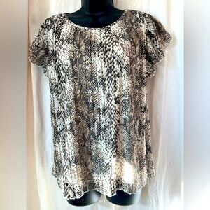 Cable & Gauge Women's Sz L Short Sleeve Layered Blouse Snakeskin Pattern Pleated